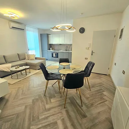 Kins Apartament *