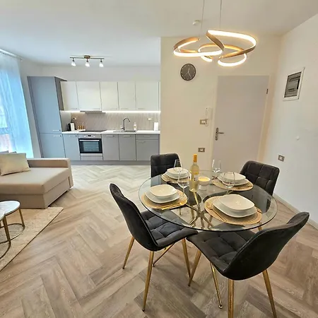 Kins Apartament *