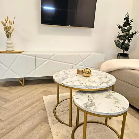 Kins Apartament *